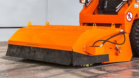 Щётка дорожная с бункером