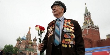 Сотрудники завода Кургандормаш поздравили ветеранов Великой Отечественной Войны