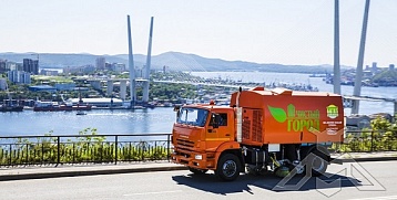 Новая вакуумная подметально-уборочная машина КО-318Д передана Владивостоку